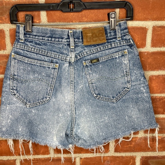 Vintage 90's Lee high waisted denim shorts - Picture 6 of 8